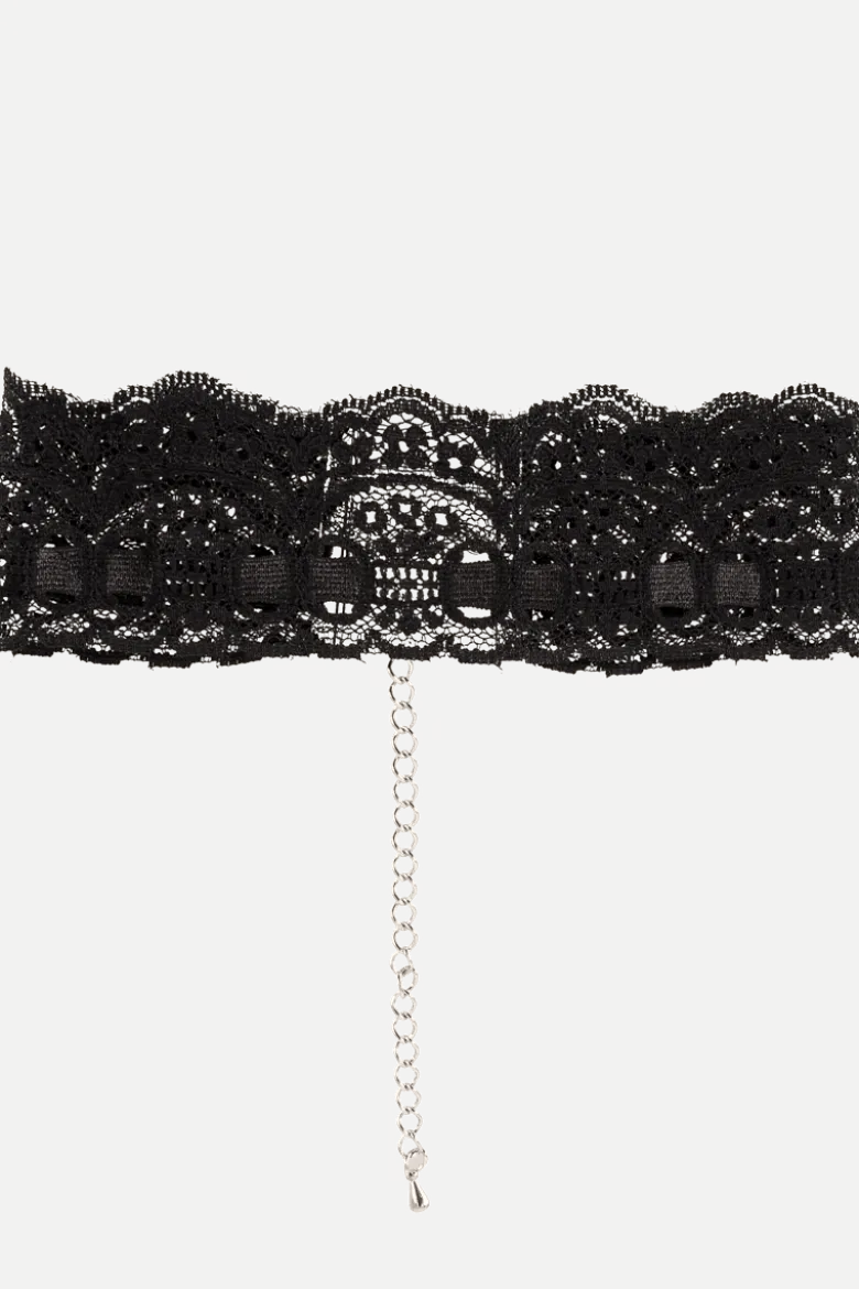 Spitzenhalsband mit Kettenverschluss